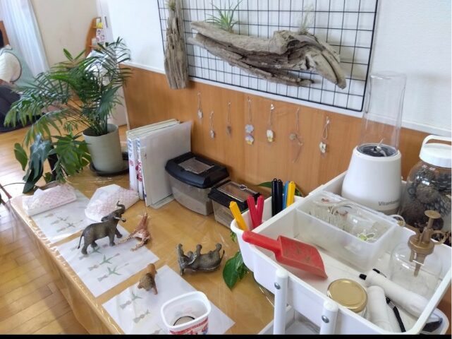 自然物や多様な素材を取り入れた保育環境